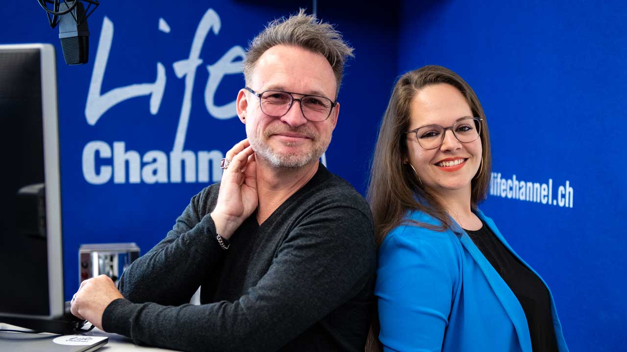 Die Musikredaktion: Simon Müller und Janine Wassmer
