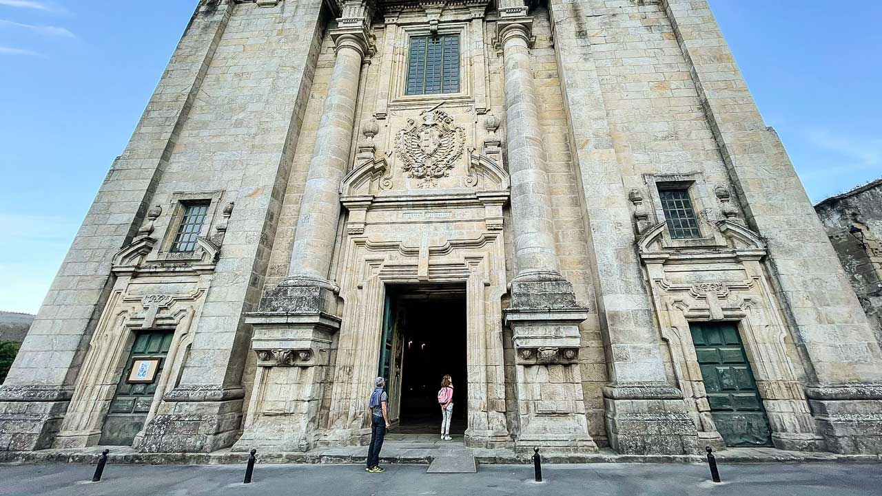 Pfarrkirche Santiago in Pontedeume, Spanien