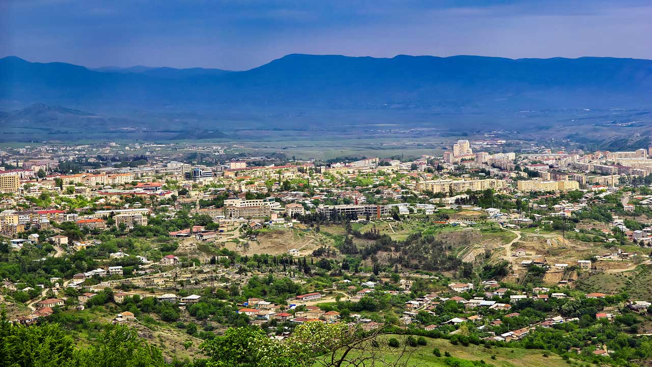 Blick auf Stepanakert in Bergkarabach