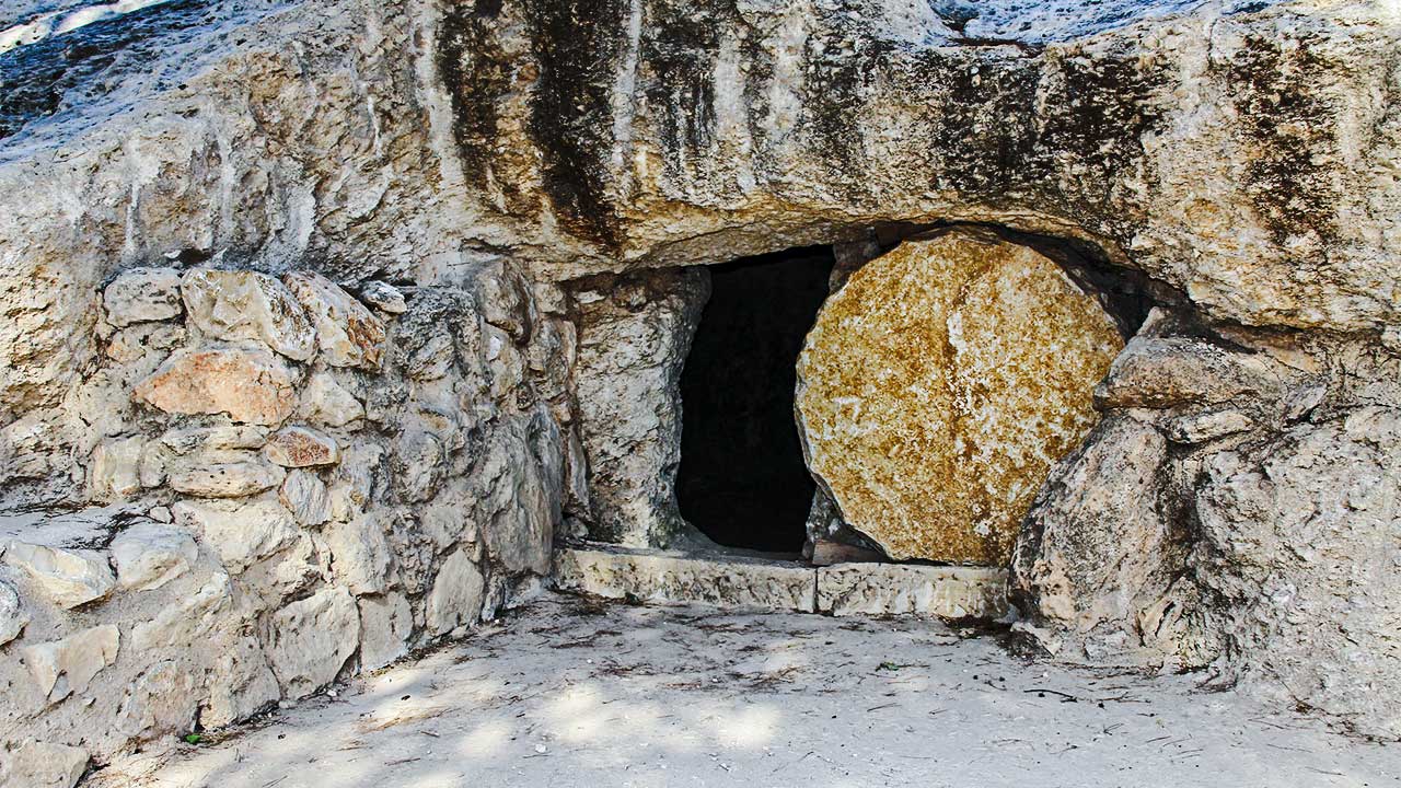 offenes Grab als Symbol für die Auferstehung von Jesus