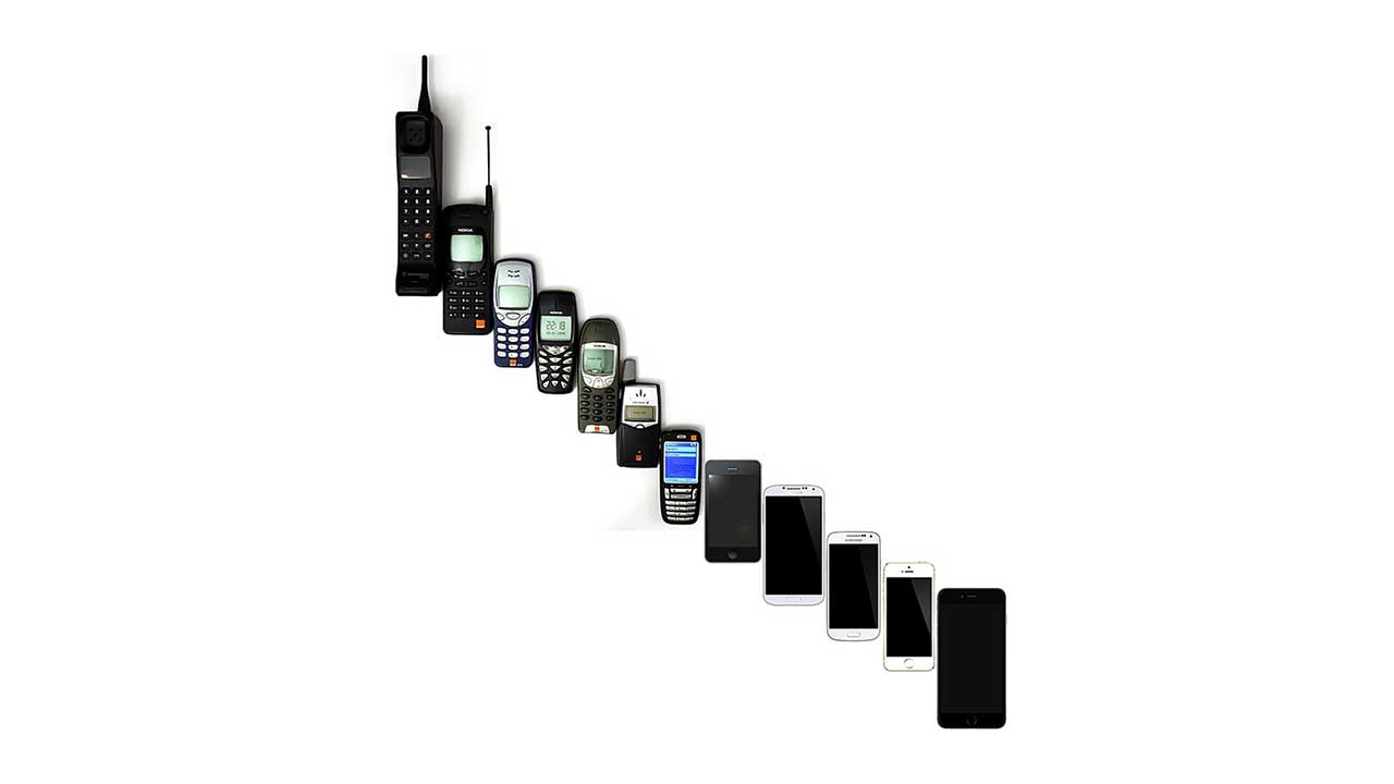 Mobiltelefone von 1992 bis 2014, diagonal aneinandergereiht