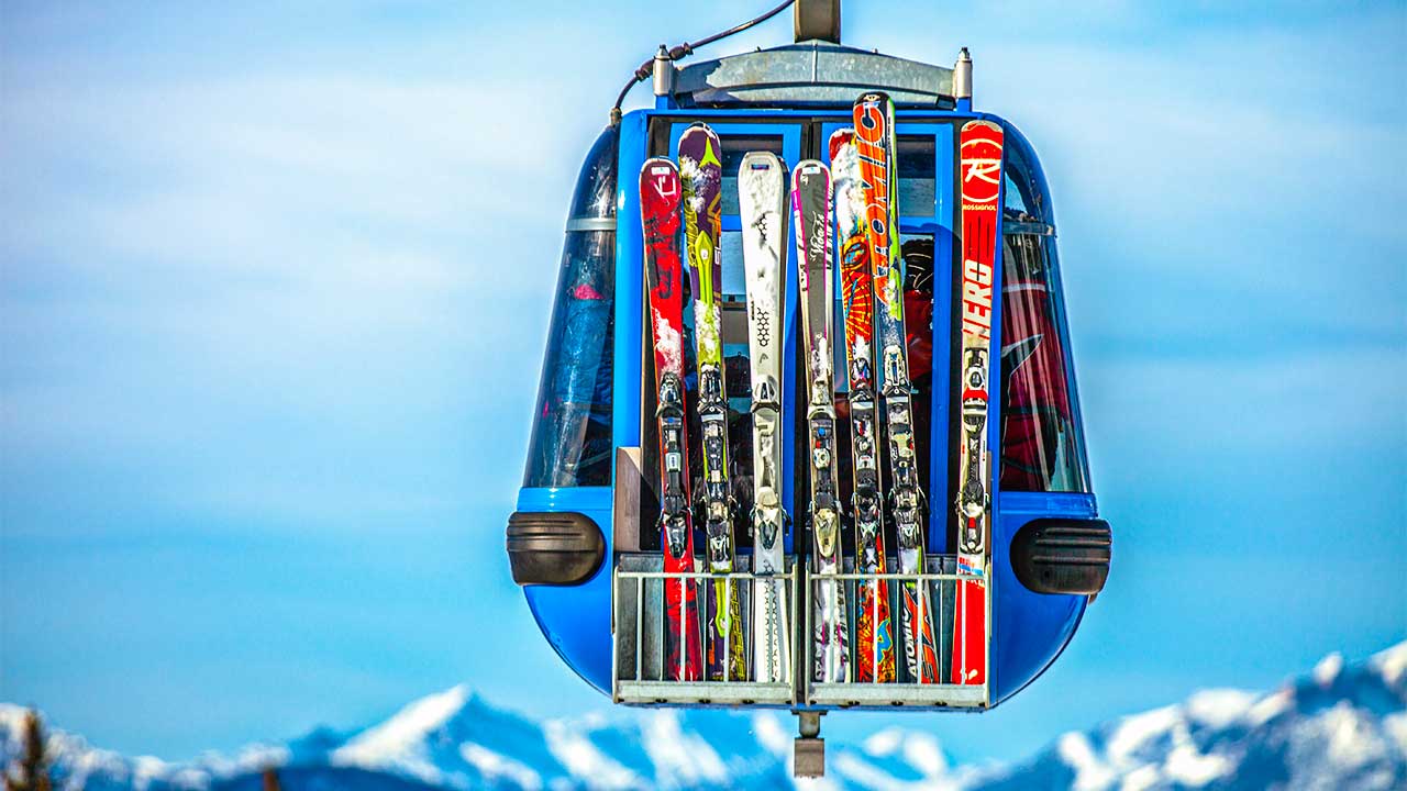 Gondel mit Skiern in Zell am Ziller