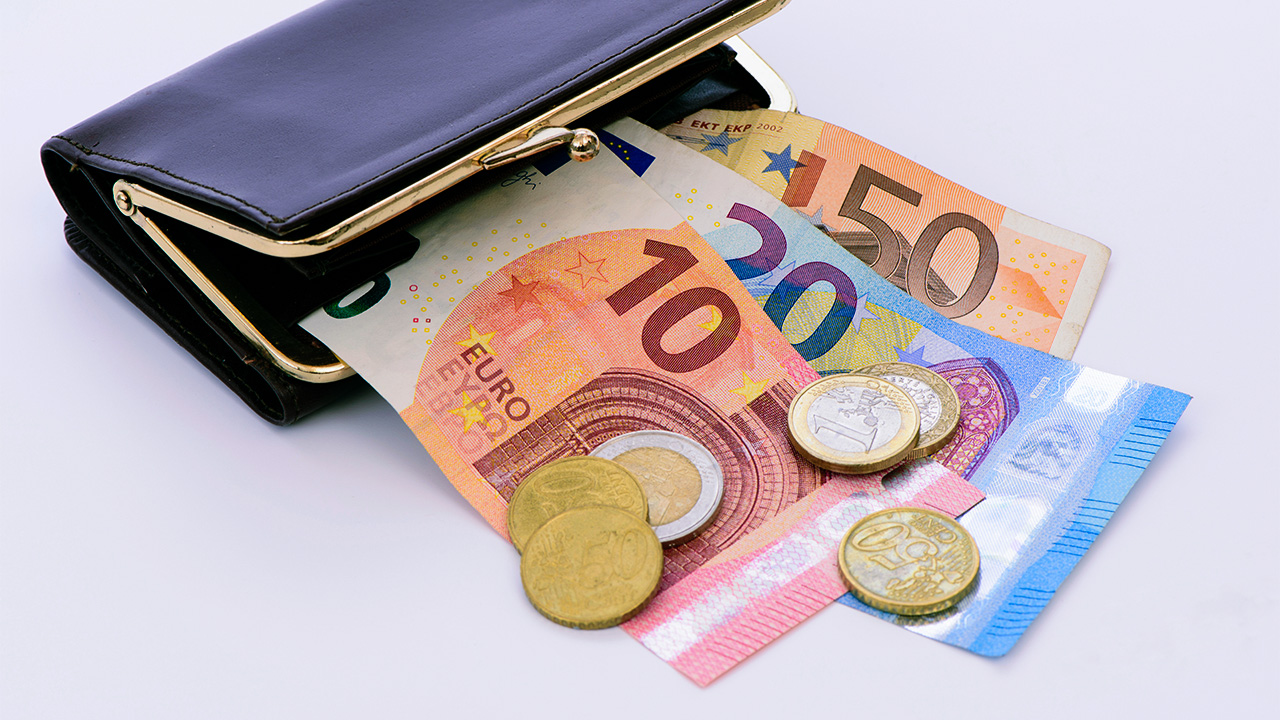 Portemonnaie mit Euro-Scheinen und Münzen