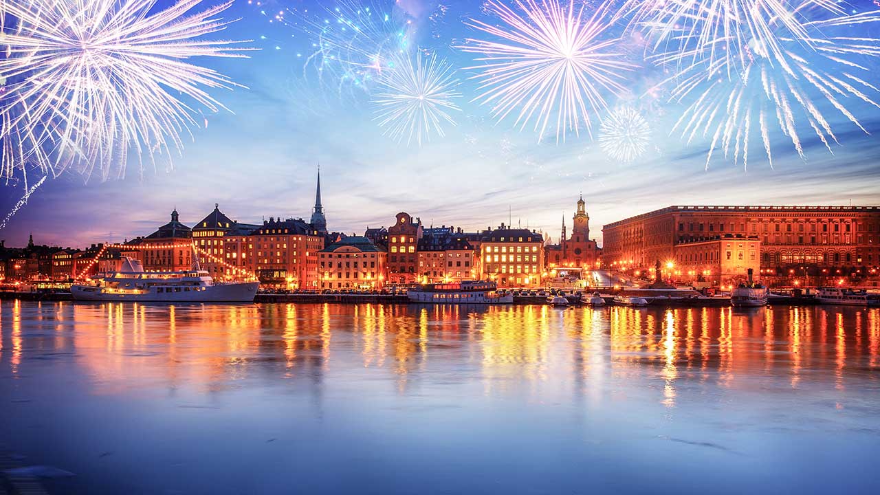 abendliches Stockholm mit Feuerwerken