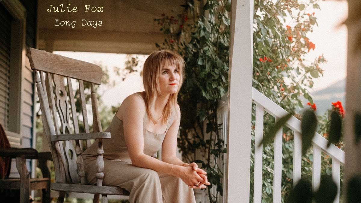 Single «Long Days» von Julie Fox