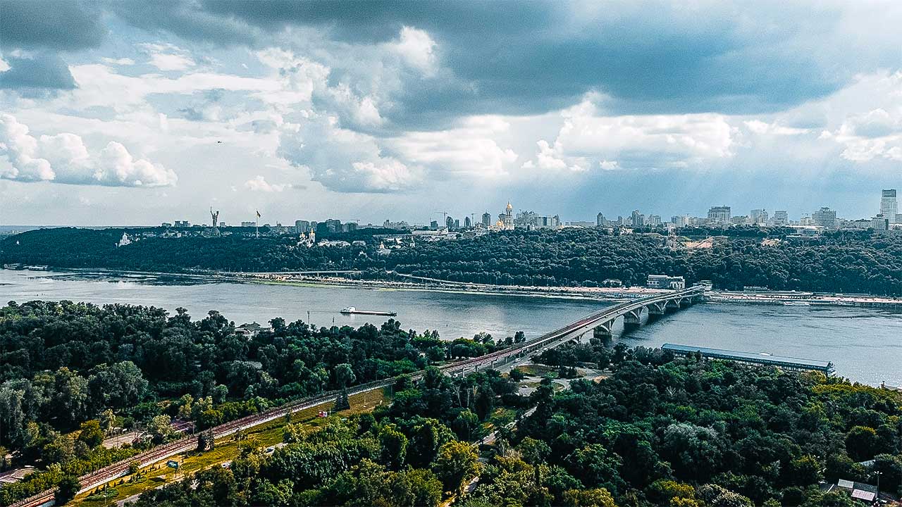 Bewölkter Himmel über Kiew, Ukraine