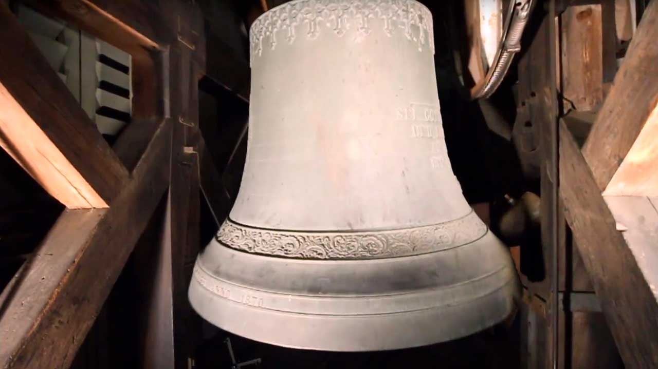 eine der Glocken der reformierten Kirche Wald ZH
