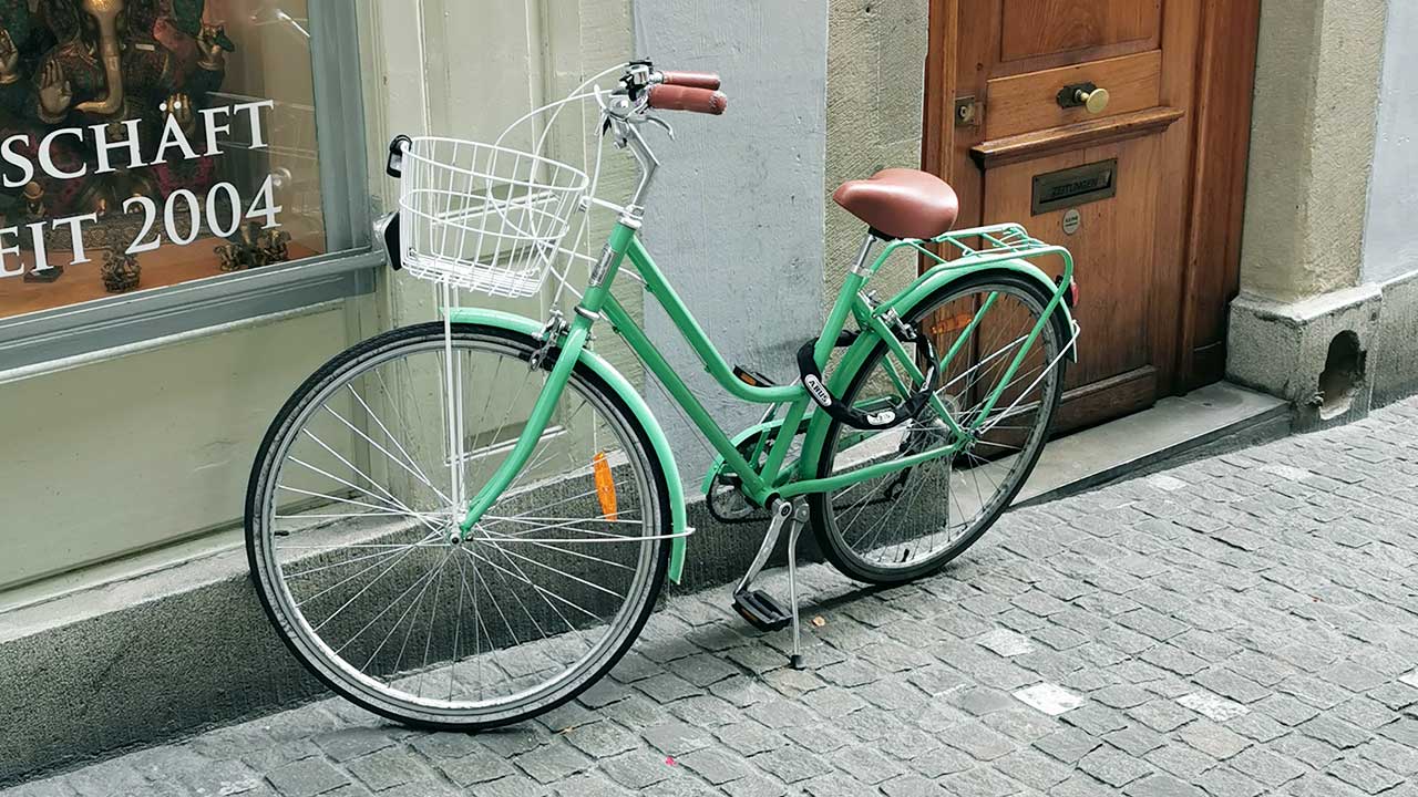 Fahrrad in der Zürcher Altstadt | (c) Swissgo4design/Unsplash