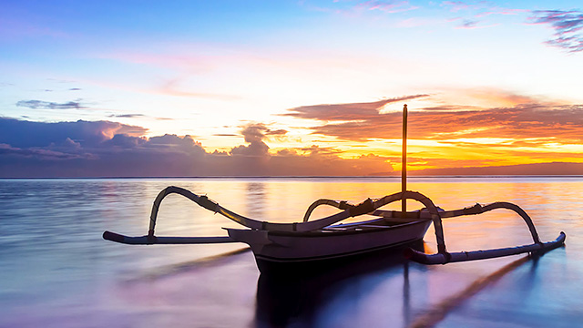 Boot bei Sonnenaufgang