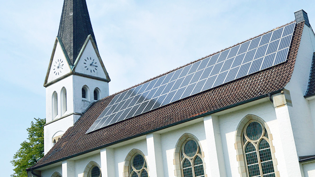 Fotovoltaikanlage auf Kirchendach