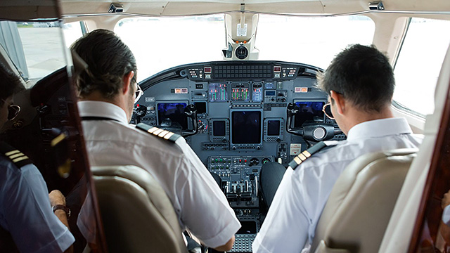 Cockpit mit Piloten