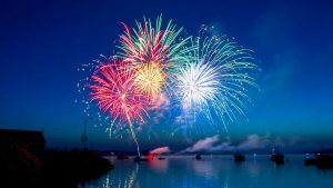 Feuerwerk im Hafen von Lubec, Maine, USA | (c) Ray Hennessy/Unsplash