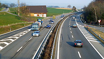 Autobahn mit Ausfahrt